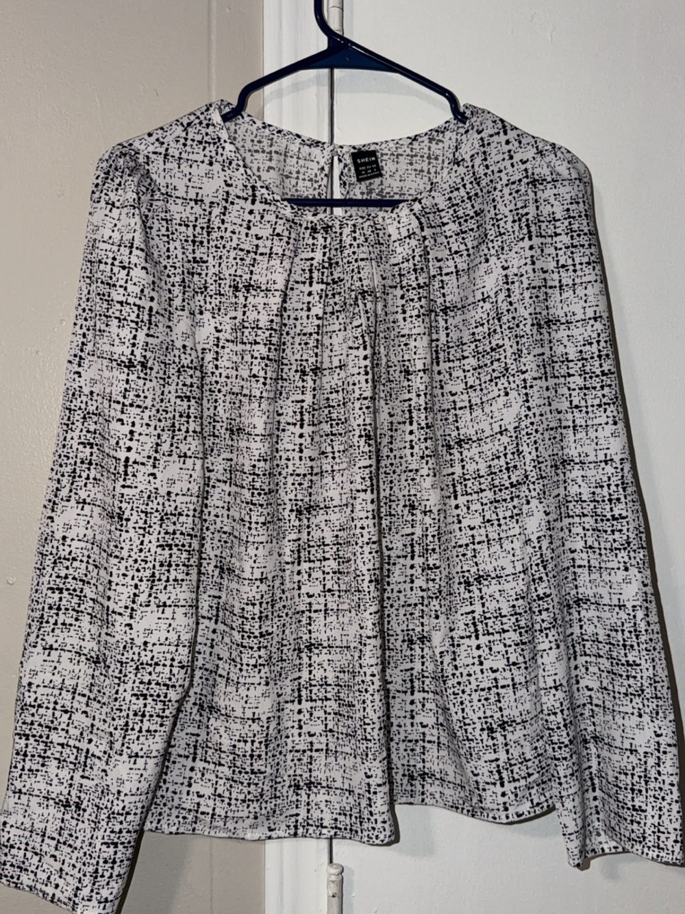 Black and White Textured Print Long Sleeve Blouse
